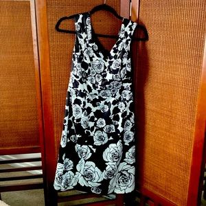 Beautiful White House Black Market sheath dress.